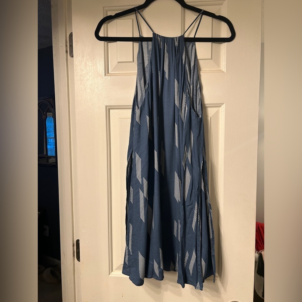 Elegant Blue Patterned Dress - Picture 5 of 5